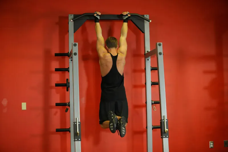 Gorilla chin-up met knie-optrek, beginpositie