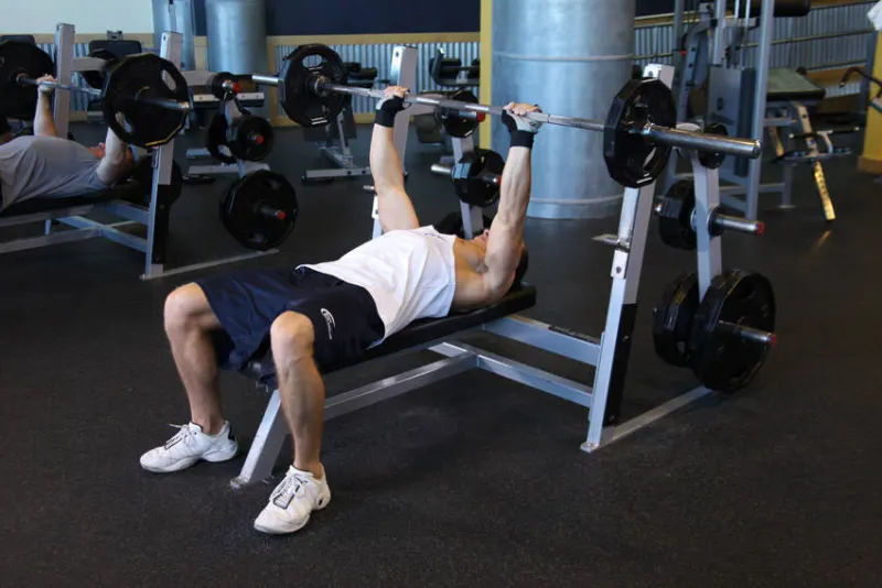 Neck press, eindpositie