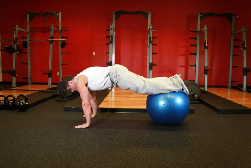 Pull-in op een fitnessbal