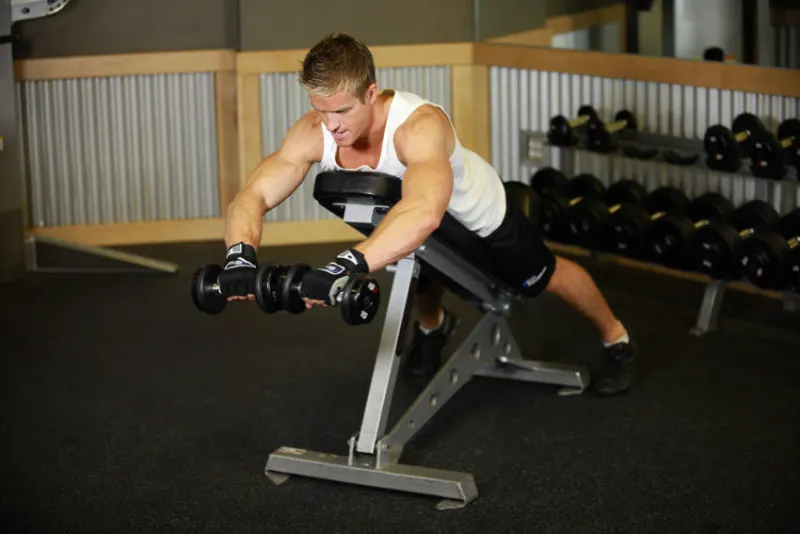 Reverse fly met externe rotatie, beginpositie