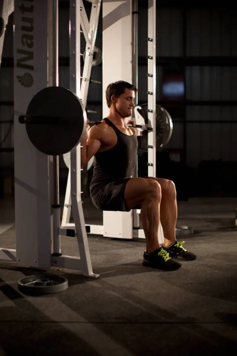 Squat in de Smith machine, eindpositie